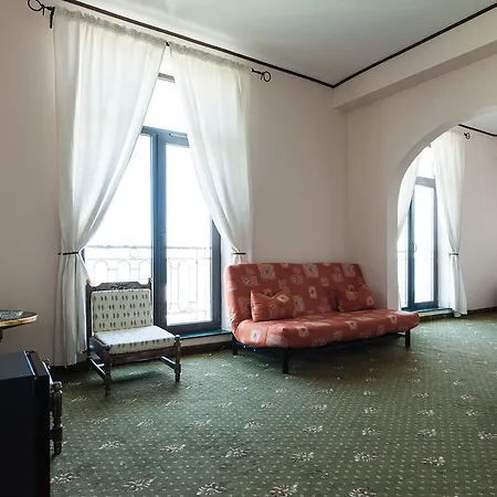 Hotel Palace Rrt